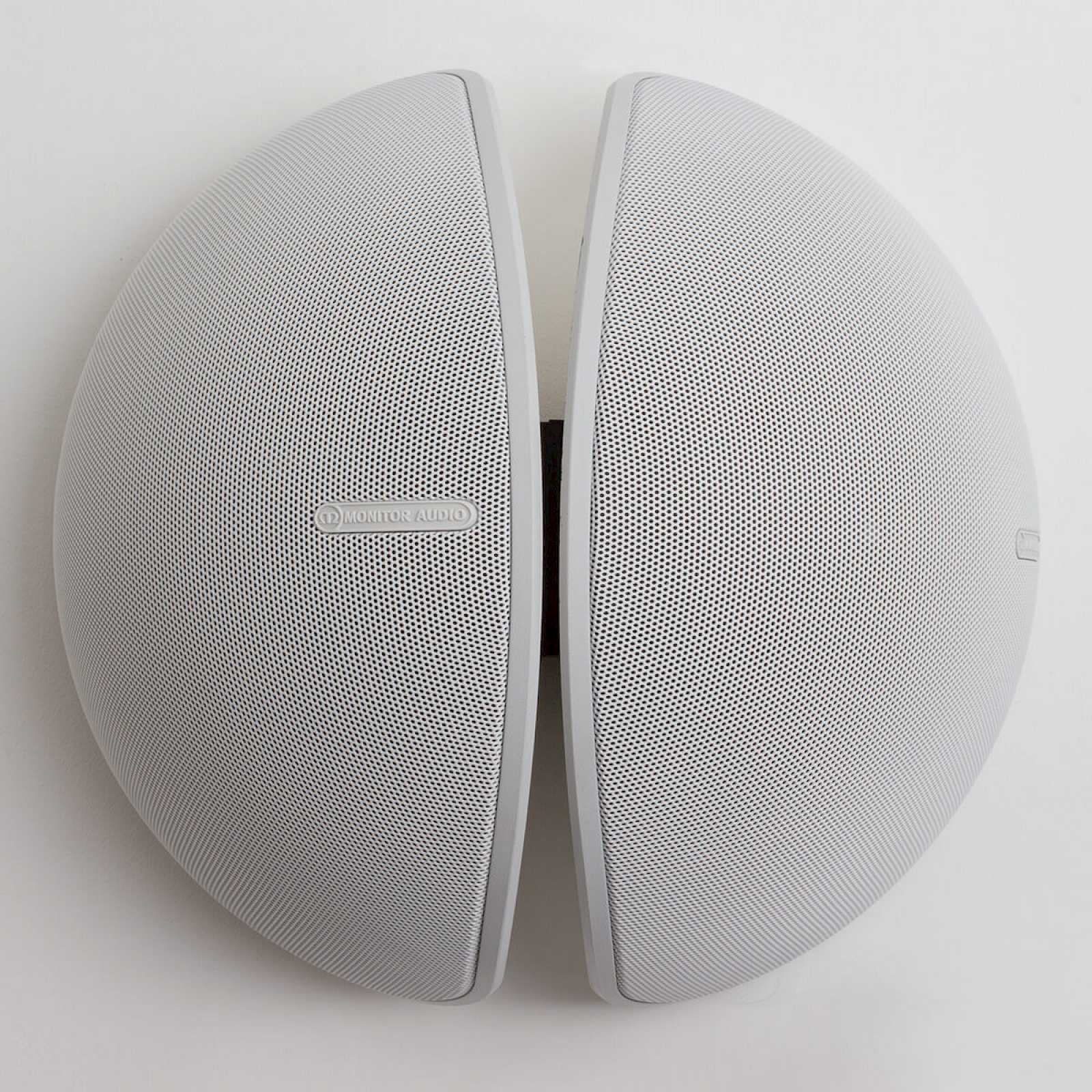 monitor_audio_ci_v240_lifestyle_7_1.1600&#215;1600